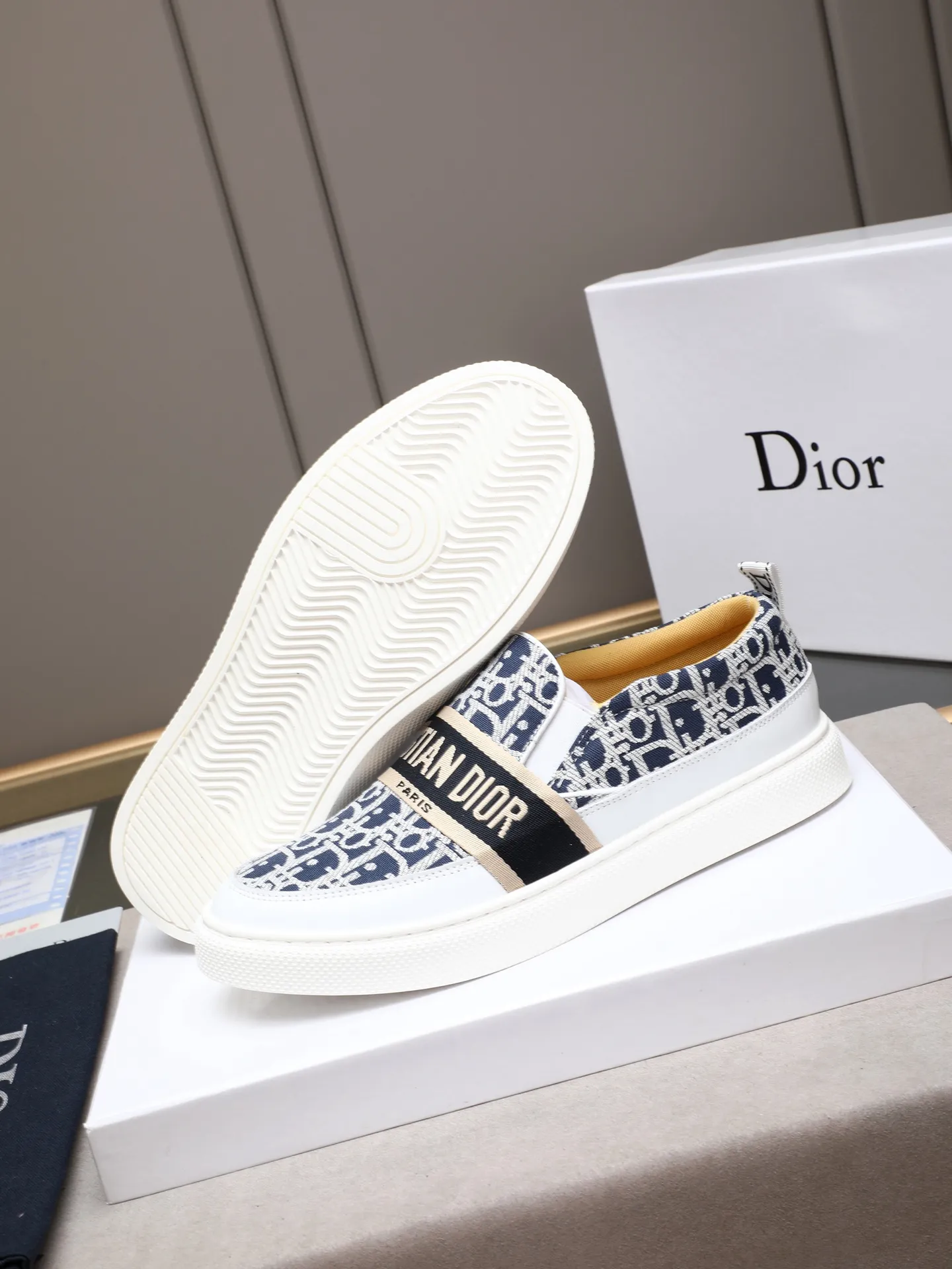 PP400 Dior upper cowhide ➕Dior classic fabric ➕Leather lining original non-slip wear-resistant lightweight soft outsole Style category: men's casual shoes, trendy style, comfortable on the feet Color: actual picture color 38-44 size (45 customized)